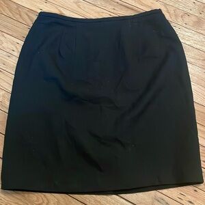 100% Wool Norton McNaughton Black Skirt Size 12 Petites Rear Zip Back Slit